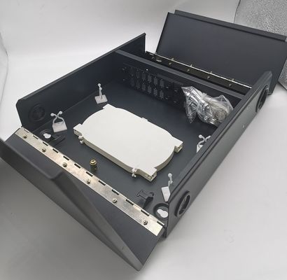 zet de de kernen2door Zwarte Optische Muur van 12/24/48 Vezelbijlage met Spoelen en Adapterplaten op